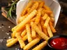 Pommes mit Ketchup